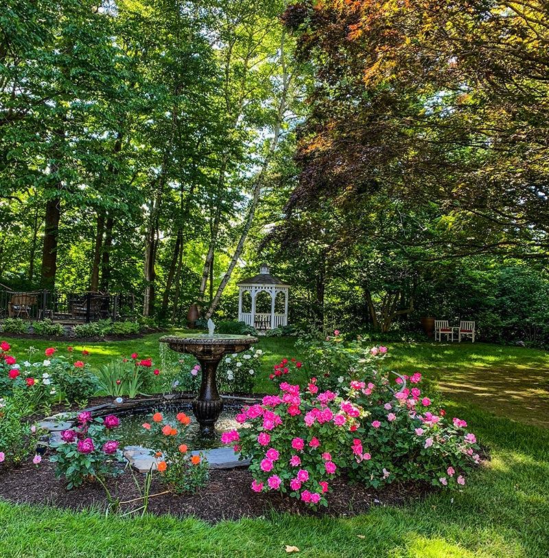 The fountain and flower beds in the inn's garden
